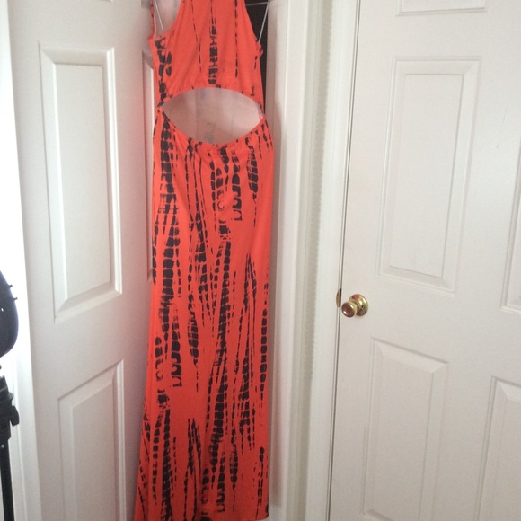 🎉Gorgeous Orange Black Color Open Back "L" Maxi🎉 - Picture 4 of 8